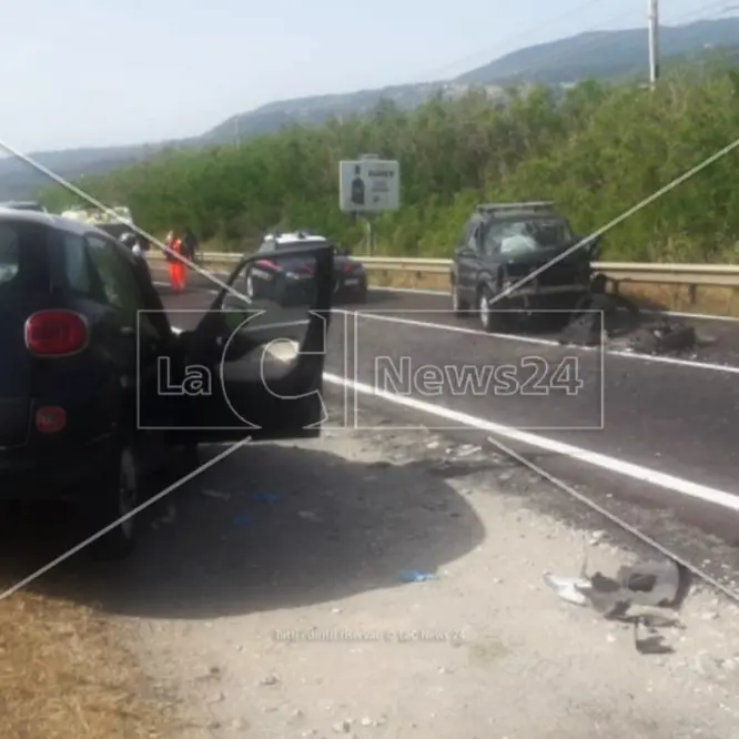 Incidente a Gizzeria Lido, nello scontro tra due auto tre feriti di cui uno grave