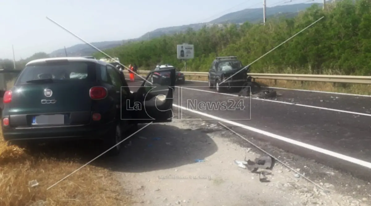 Incidente a Gizzeria Lido, nello scontro tra due auto tre feriti di cui uno grave