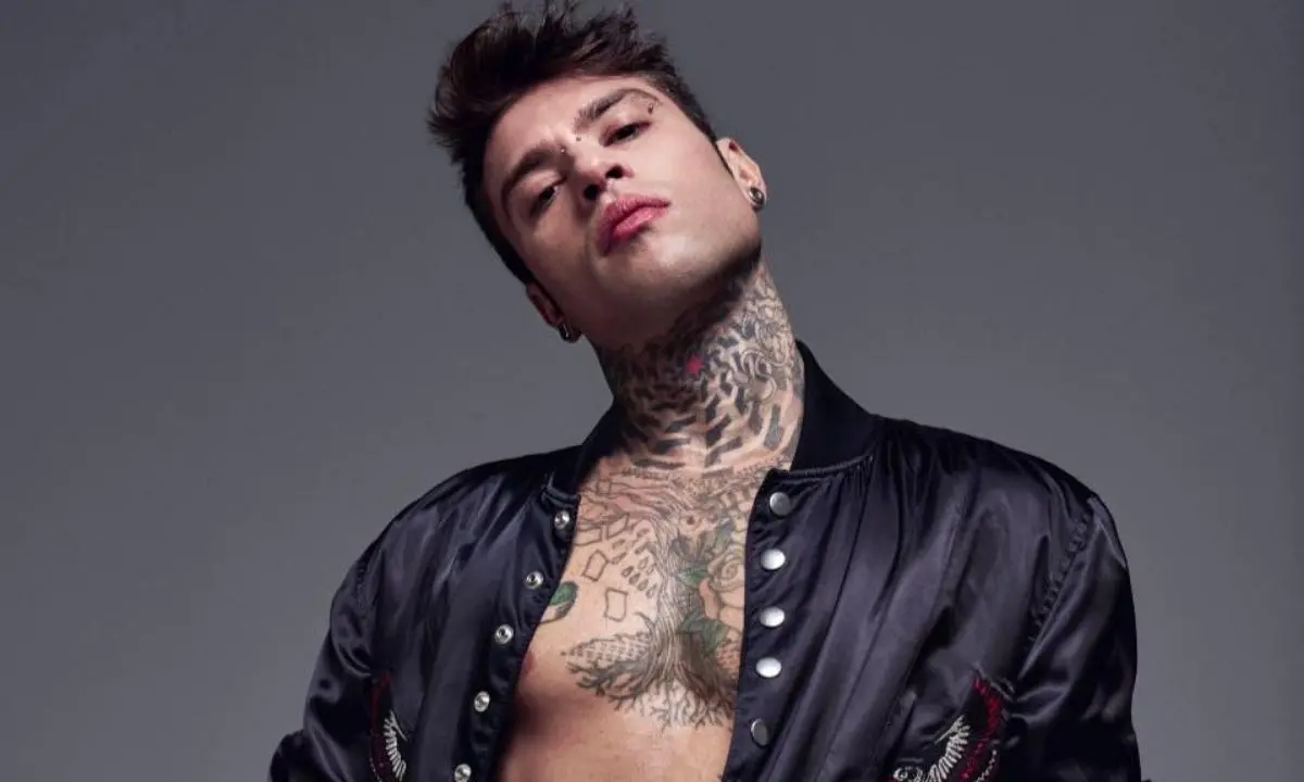 Fedez parla della malattia: «Sono stato fortunato. Il tumore era raro ma non ha preso i linfonodi»