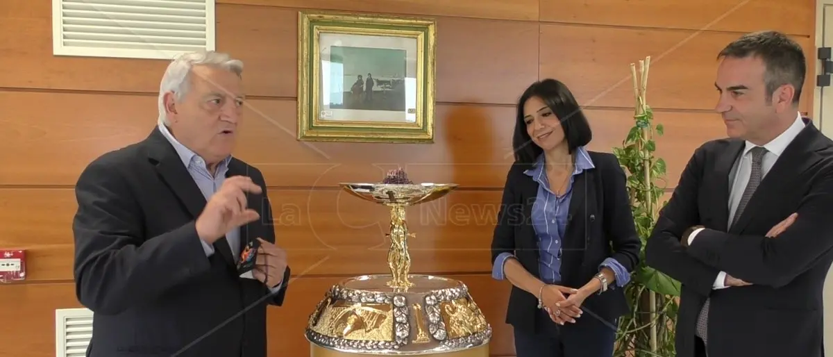 Ti racconto la Calabria, ecco il dono del maestro orafo Gerardo Sacco alla Regione