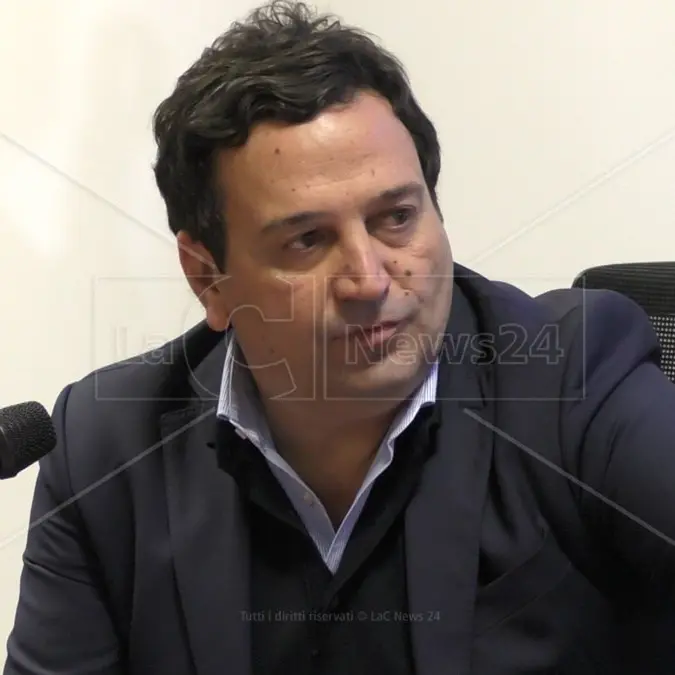 Turismo, marketing territoriale e mobilità: Fausto Orsomarso ospite di Piazza Parlamento