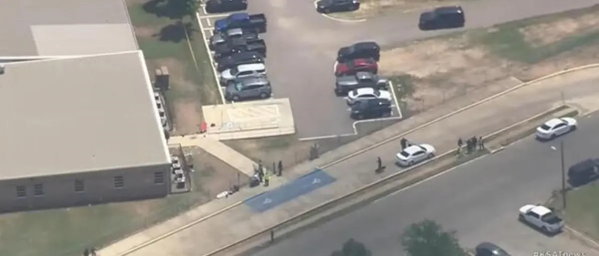 Uccide 14 bambini in una scuola elementare, 18enne compie una strage in Texas