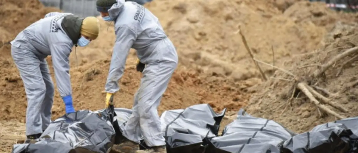 Ucraina, trovate oltre dieci fosse comuni nella regione di Kiev. La polizia: «Non è il bilancio finale» - LIVE