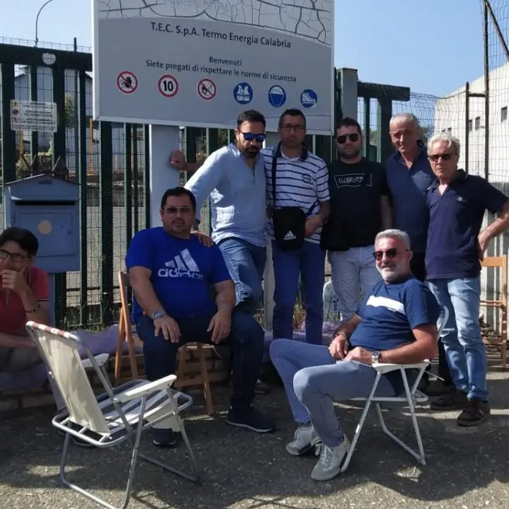 Corigliano-Rossano, i lavoratori dell’impianto rifiuti Bucita in protesta per i ritardi nei pagamenti