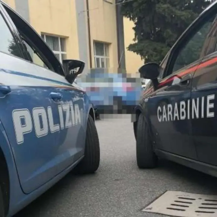 Violenta rissa a Catanzaro, rifiutano le cure mediche e danneggiano l’auto della Polizia: 3 arresti