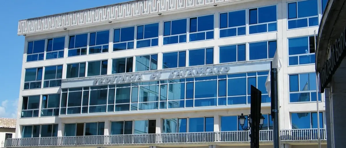 Catanzaro, Abramo tranquillizza: «Erogati i fondi per pagare i dipendenti della Provincia»