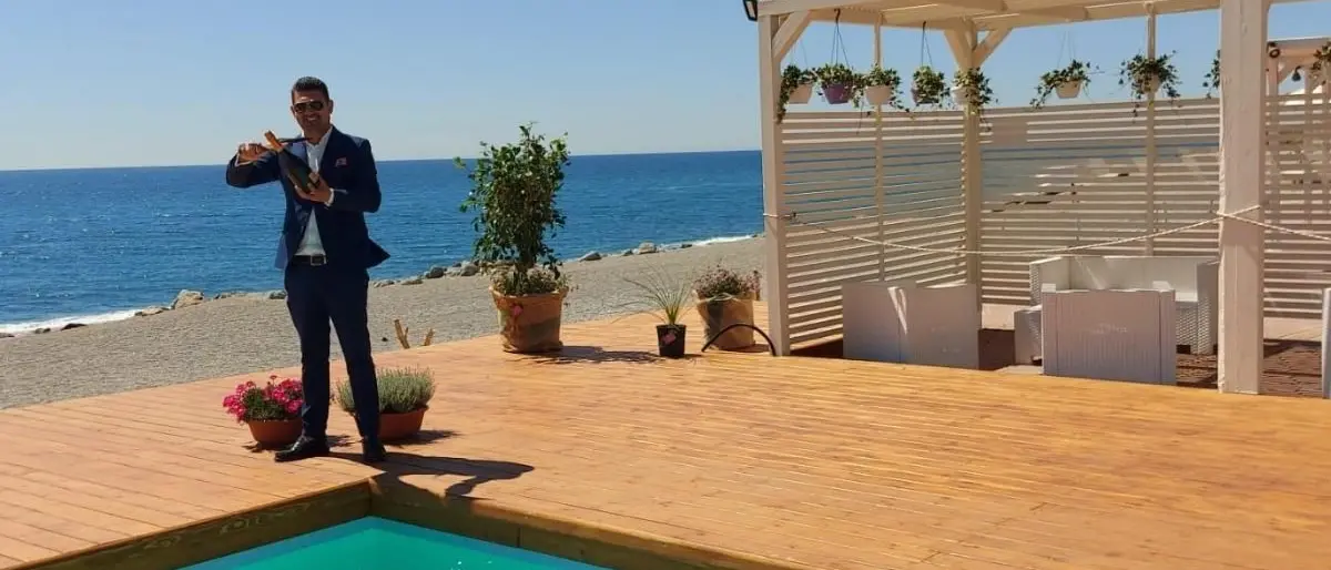 Sciabolatori di champagne da tutta Europa al Riva di Falerna: sale l’attesa per un evento unico