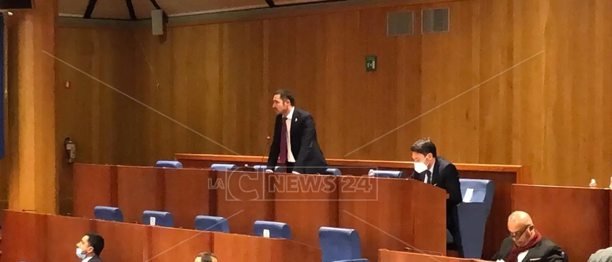 Il Pd alza il tiro su Occhiuto: «Basta effetti speciali sui social, ora ci vuole concretezza»