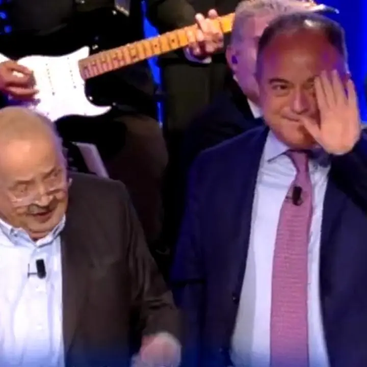 Standing ovation per Gratteri al Costanzo show: commosso quando ha raccontato la sua vita sotto scorta