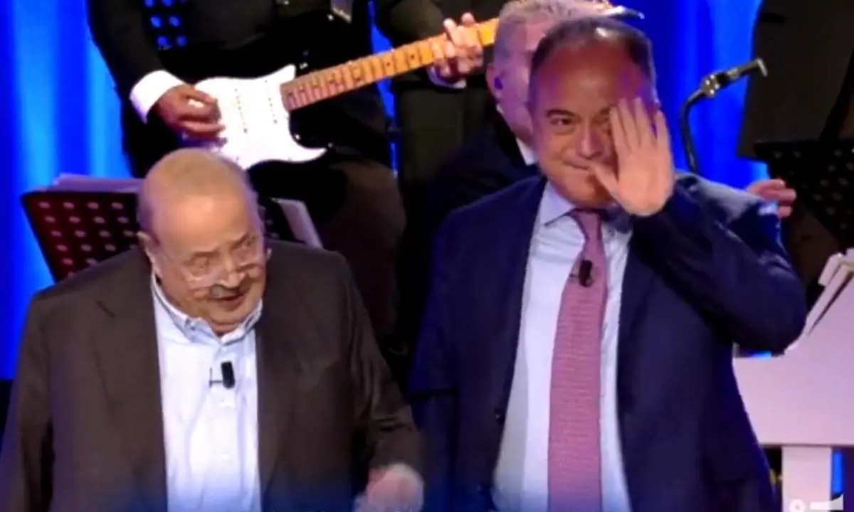 Standing ovation per Gratteri al Costanzo show: commosso quando ha raccontato la sua vita sotto scorta