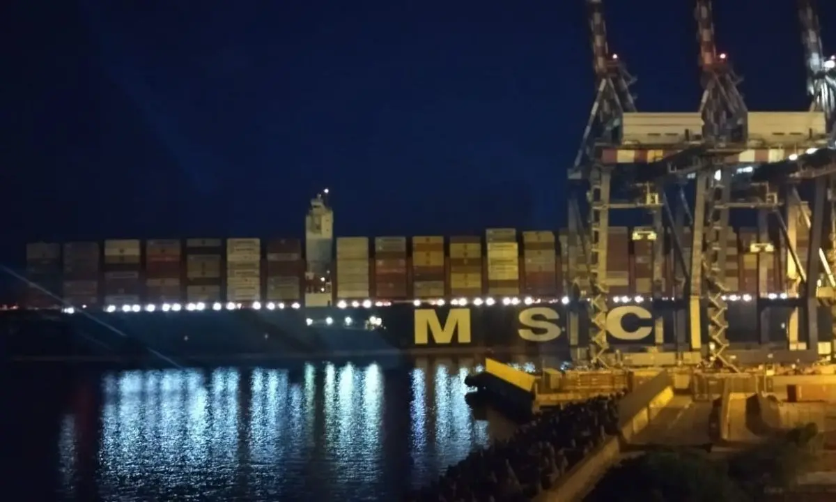 Porto di Gioia Tauro, operaio scivola e si incrina due costole durante il turno di notte