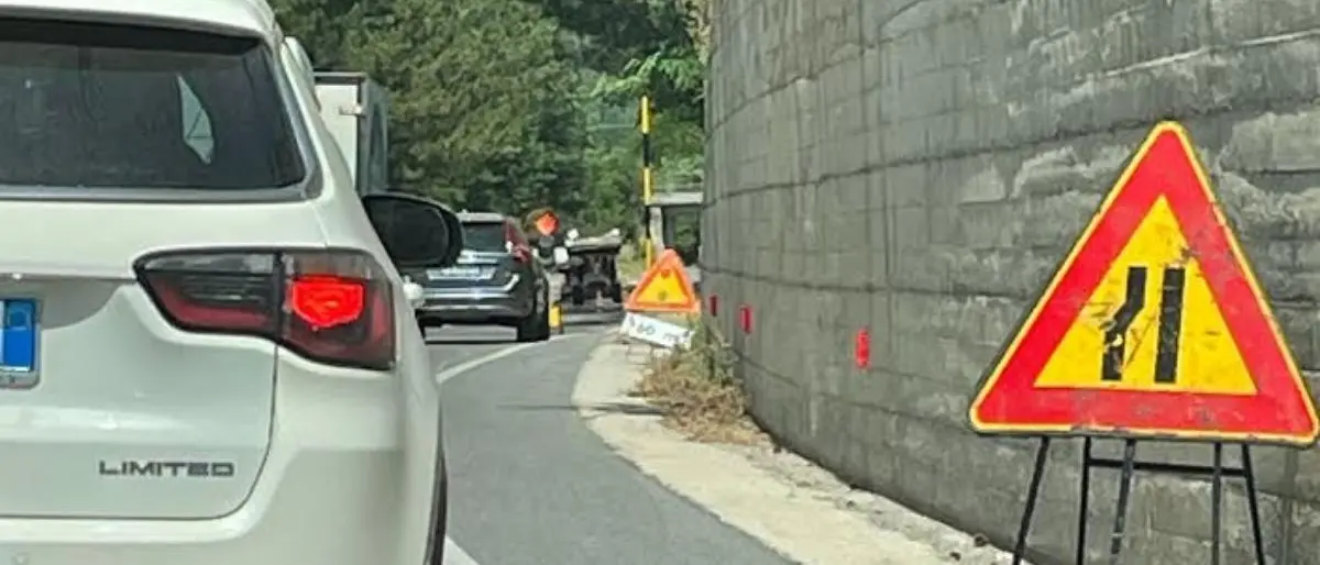 Strade calabresi invase da cantieri, la denuncia di Fisascat: «Così si scoraggia il turismo»