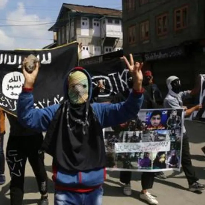 L’Isis fa propaganda sul dark web: perquisizioni in diverse città d’Italia, anche a Reggio Calabria