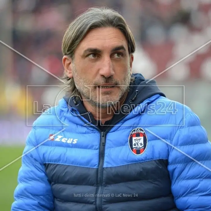 Crotone, esonerato Francesco Modesto. Sulla panchina pitagorica in arrivo Lerda