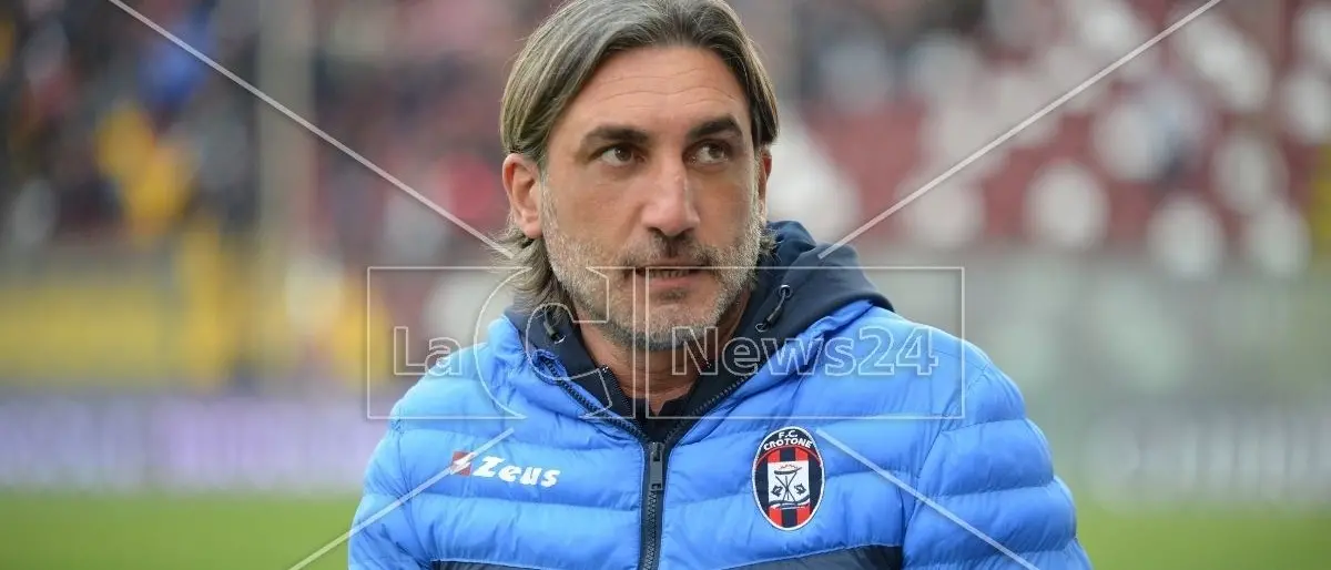Crotone, esonerato Francesco Modesto. Sulla panchina pitagorica in arrivo Lerda