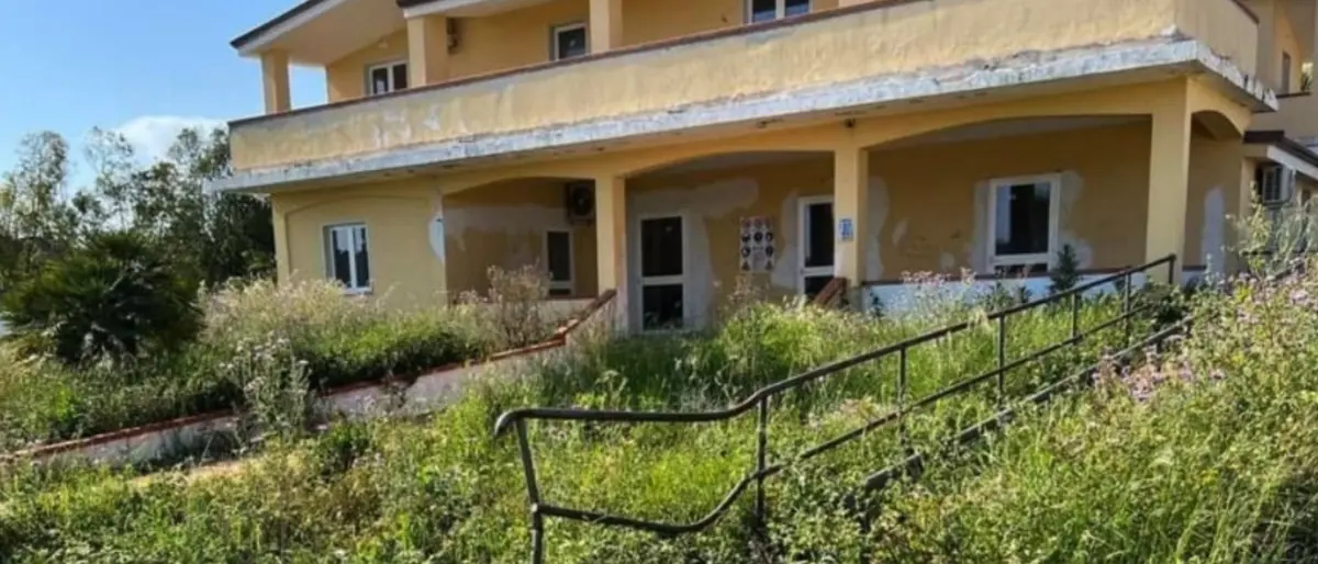Isola Capo Rizzuto, beni confiscati nel degrado: «Le cooperative assegnatarie attendono da 4 anni»