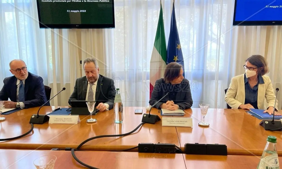 Da Reggio l’annuncio del ministro Lamorgese: «Proroga di un mese per i Bilanci di previsione dei Comuni»