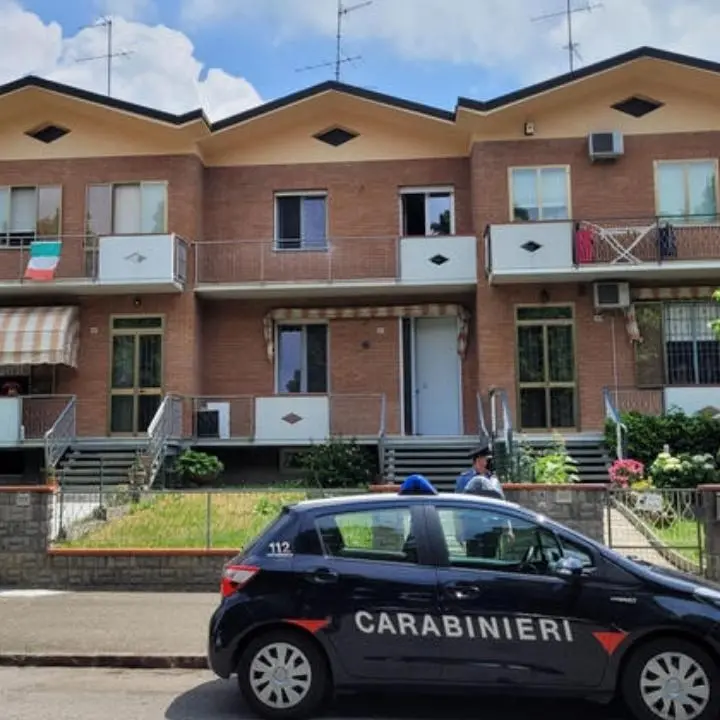 Bimbo di 13 mesi cade dalla finestra: è in condizioni critiche. Fermata la babysitter 32enne