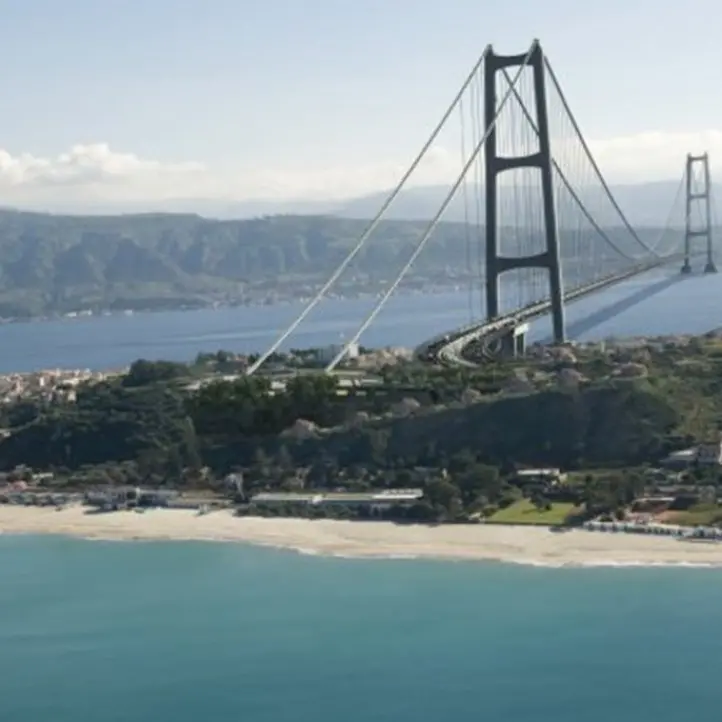 Ponte sullo Stretto, Meloni: «In Italia le cose si pensano ma non si sanno fare»