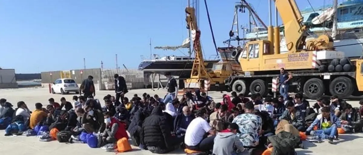 Migranti, ancora arrivi nel Reggino: 38 profughi sbarcati a Roccella