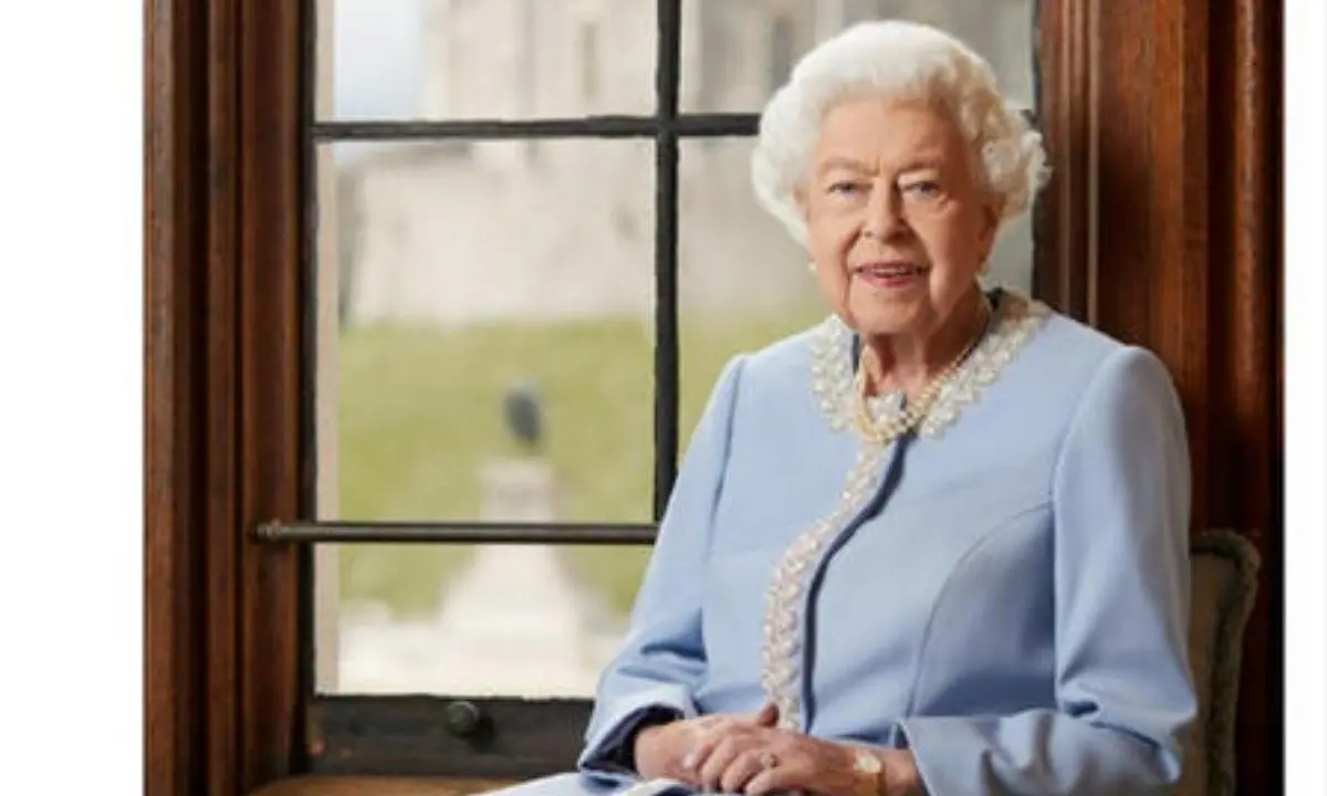 Al via il Giubileo di platino della Regina Elisabetta, ovazione per lei al balcone di Buckingham Palace