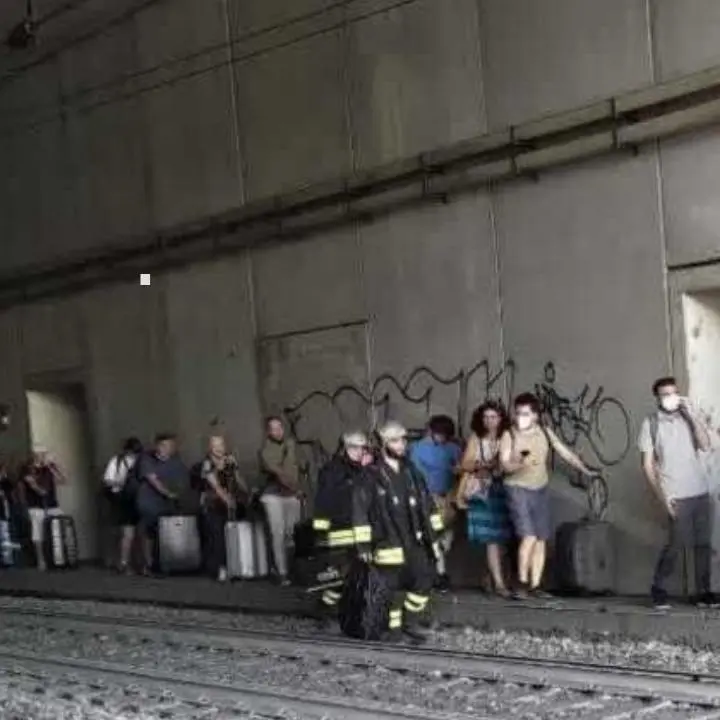 Deraglia il Frecciarossa Torino-Napoli, nessun ferito ma ritardi su tutta la linea anche per i treni da e verso la Calabria