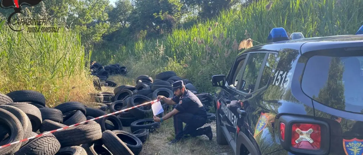 Si fingevano funzionari di impresa e invece di smaltire i rifiuti li abbandonavano, 6 denunce