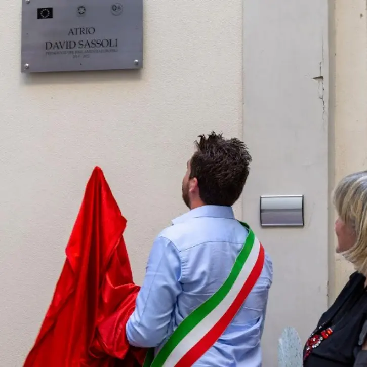 Corigliano Rossano omaggia David Sassoli: l’atrio del Comune intitolato all’ex presidente del Parlamento europeo