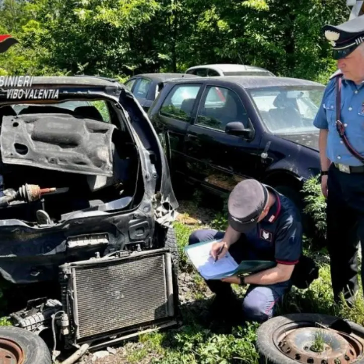 Serra San Bruno, i carabinieri soccorrono un meccanico e trovano un deposito abusivo di rifiuti