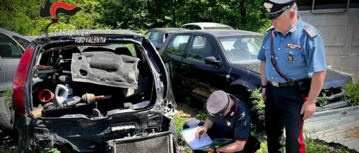 Serra San Bruno, i carabinieri soccorrono un meccanico e trovano un deposito abusivo di rifiuti