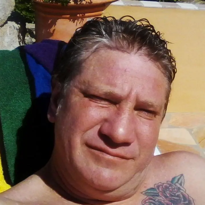 Morto in casa a Roma l’attore Roberto Brunetti, “Er Patata” aveva recitato in Fuochi d’artificio e Romanzo Criminale