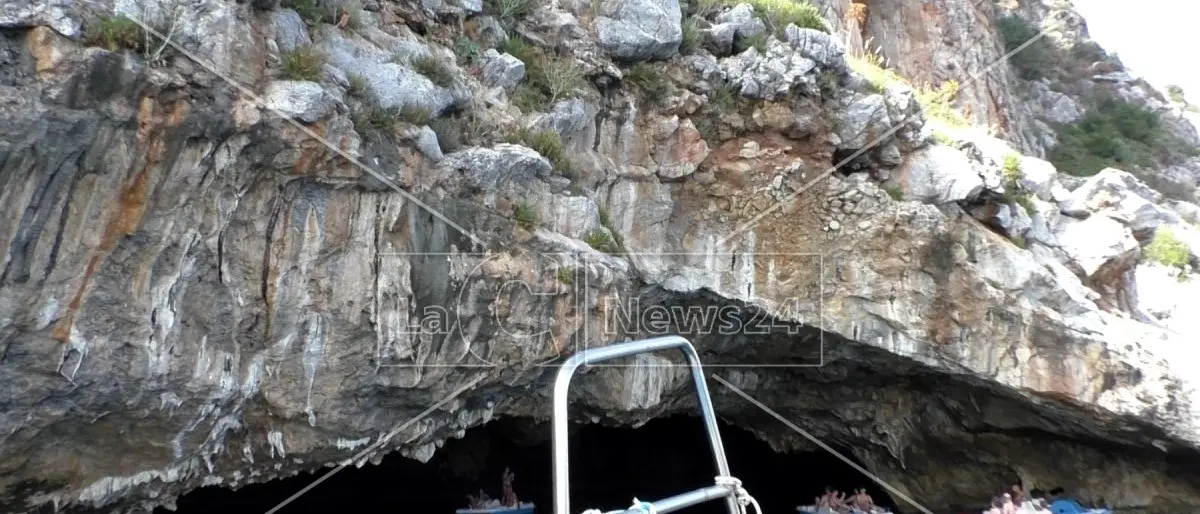 Bandiere blu traino per i turisti nelle 5 città dell’Alto tirreno cosentino: boom di presenze e prenotazioni