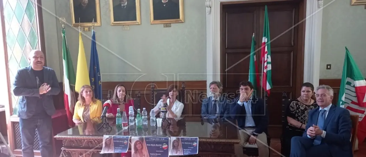 Bernini a Catanzaro per sostenere Donato: «Città dalle potenzialità inespresse, è ora di svoltare»