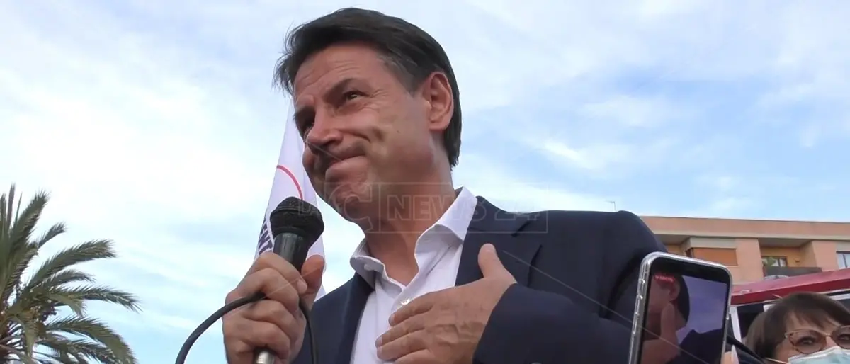 Reddito cittadinanza, Conte: «Va mantenuto e bisogna anche lavorare per introdurre il salario minimo»