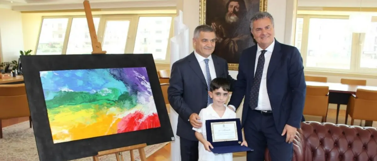 A 5 anni diventa una star sul web grazie alle sue opere d’arte: premio speciale per Manuel Calvano
