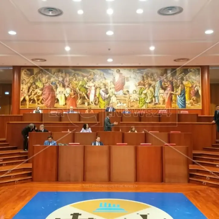 Sanità, Tavernise (M5s) smonta il racconto di Occhiuto: «In 6 mesi solo parole e consulenti»