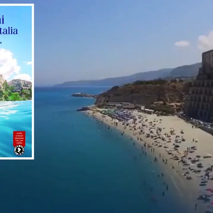 Il mare e la rupe di Tropea con i palazzi storici sulla Guida dei borghi più belli d’Italia