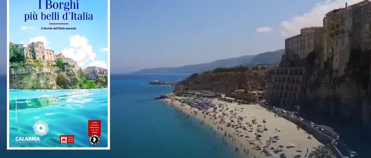 Il mare e la rupe di Tropea con i palazzi storici sulla Guida dei borghi più belli d’Italia