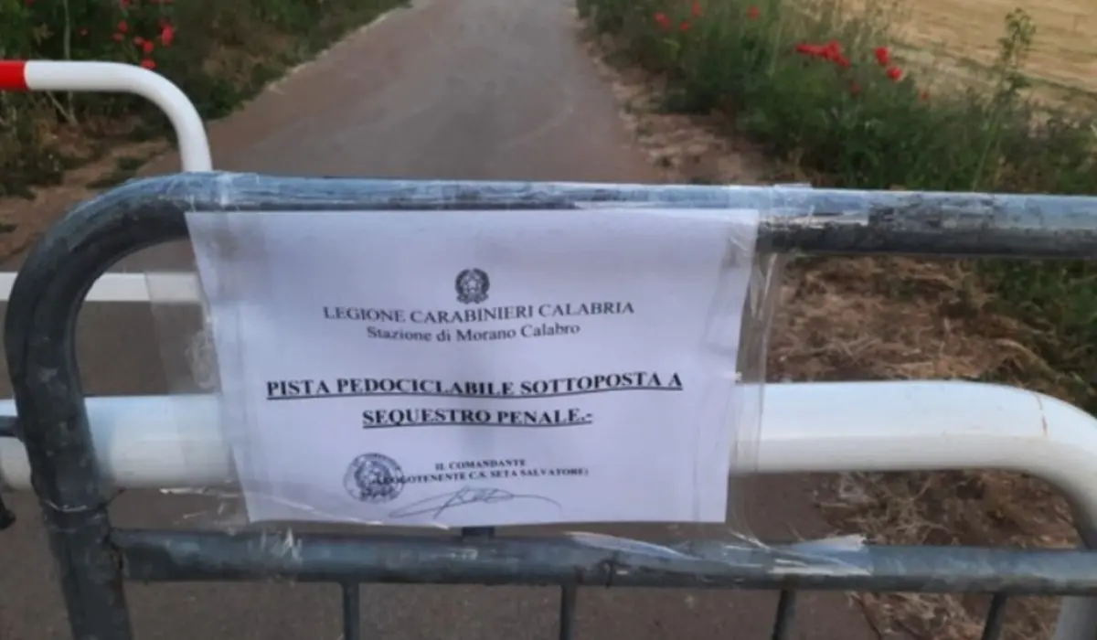 Cadono calcinacci, chiuso e sequestrato un tratto di pista ciclabile Morano-Campotenese inaugurato 15 giorni fa