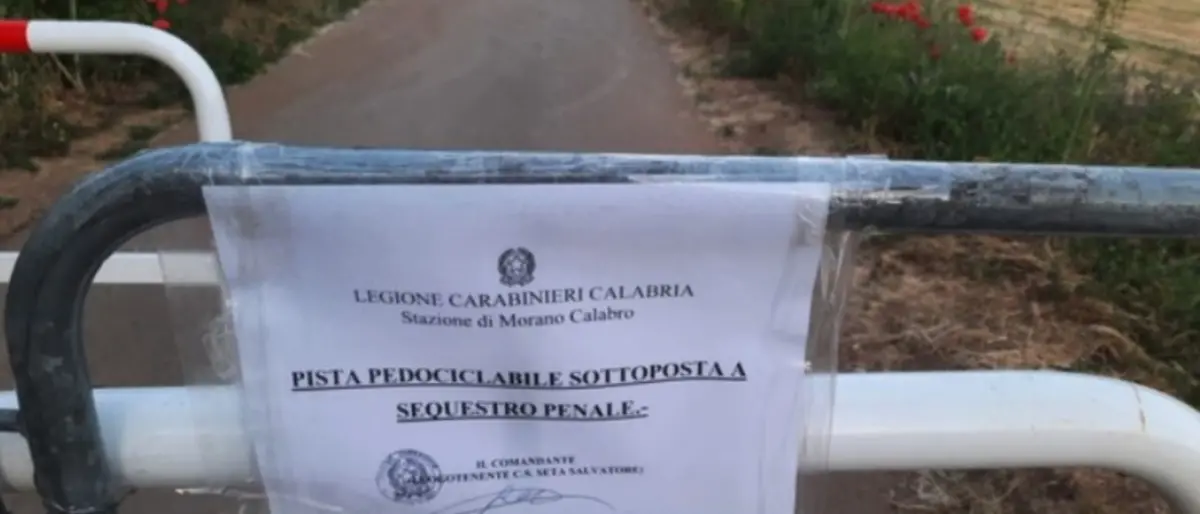 Cadono calcinacci, chiuso e sequestrato un tratto di pista ciclabile Morano-Campotenese inaugurato 15 giorni fa