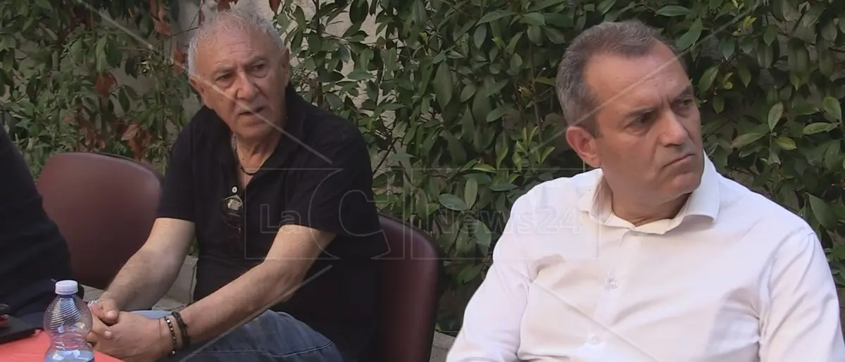 Luigi de Magistris a Cosenza conferma: «Fonderò un partito contro la casta per le Politiche del 2023»