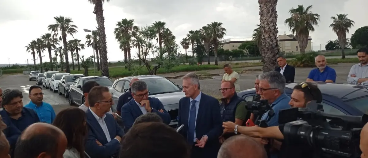 Caro carburante, sit-in di protesta dei pescatori: confronto con l’assessore Gallo