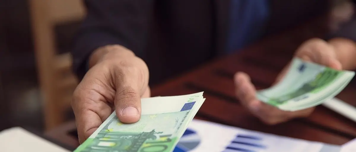 Reggio, mazzetta di 5mila euro per sistemare una pratica: arrestato funzionario dell’Agenzia delle Entrate