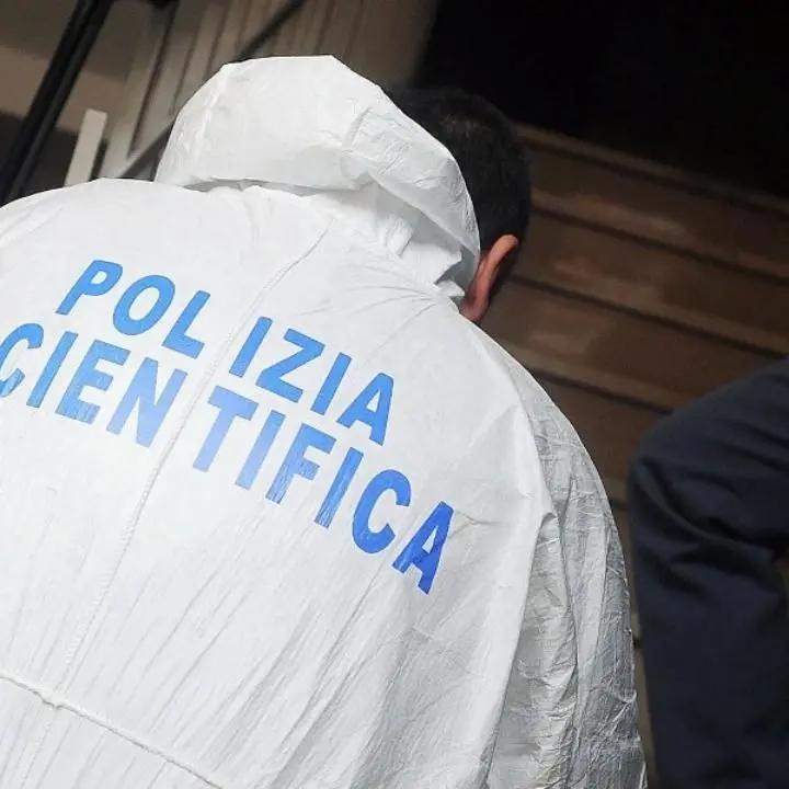 Dramma nel Leccese, 76enne trovato morto in casa incappucciato e con le mani legate
