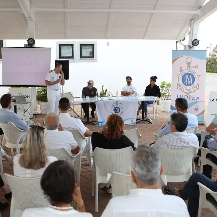 Tropea, la Lega navale ospita il catamarano One: focus sull’ecosistema marino