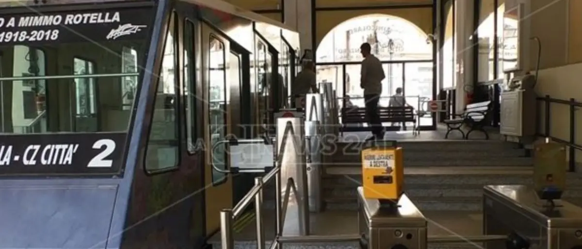 Catanzaro, dopo settimane di chiusura riapre i battenti la funicolare