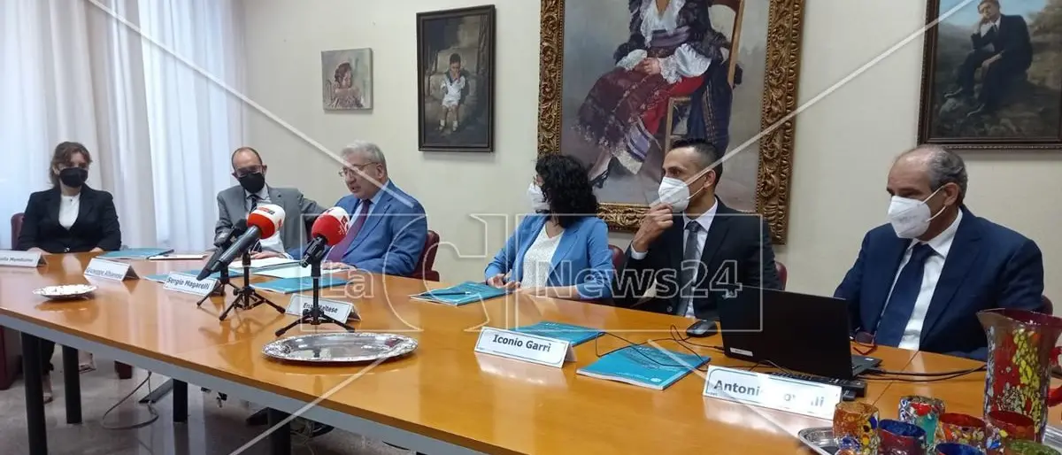 Economia Calabria, timidi segnali di crescita rallentata da pandemia e conseguenze guerra