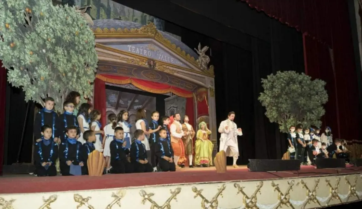 I piccoli studenti incontrano la lirica e portano in scena al Rendano la “Cenerentola” di Rossini