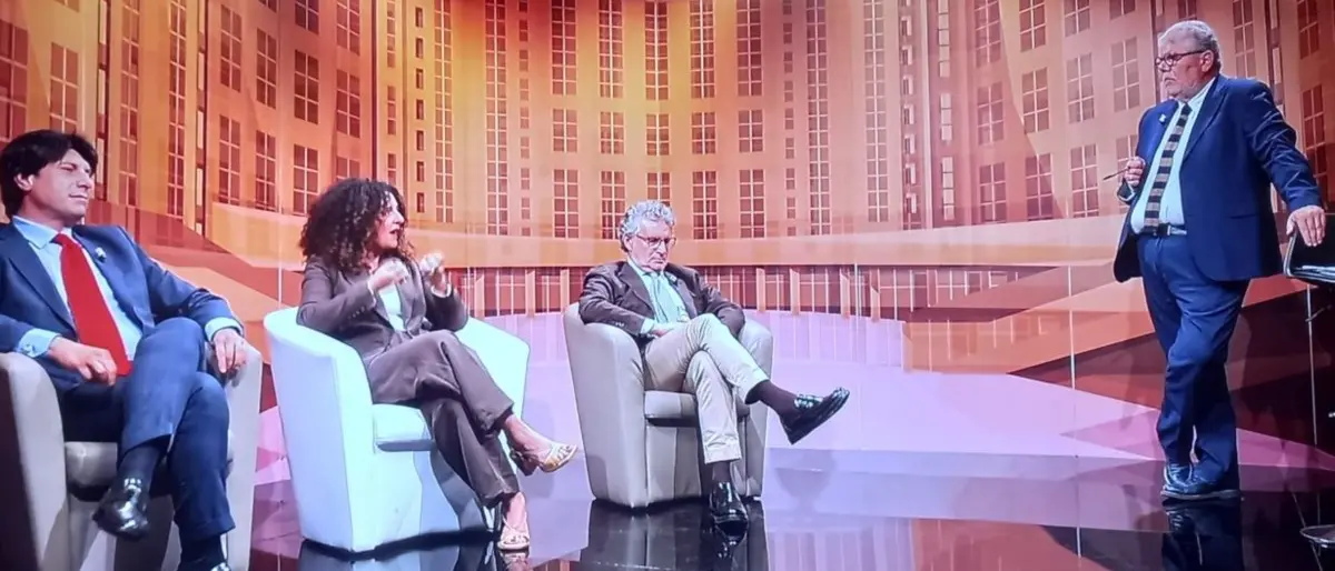 Pubblica Piazza, sono già scintille tra Fiorita e Donato: gli esponenti delle due coalizioni si scontrano in puntata