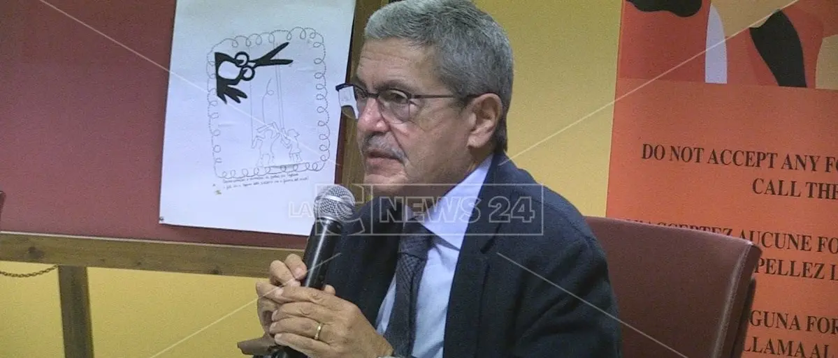 Malaffare e illecito arricchimento, il Cosentino nel mirino della procura